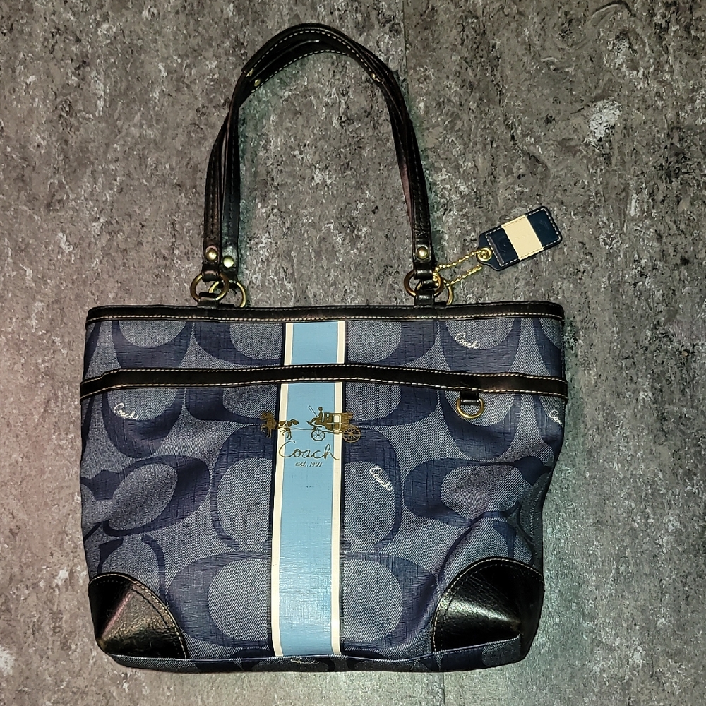 Y2k. Coach Navy and Black Signature Handbag. 8/10 Condition. AUTHENTIC
